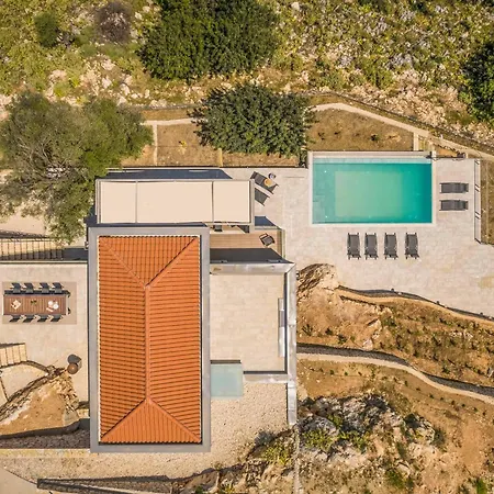 Dafnidi Villa *
