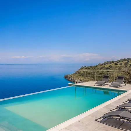Dafnidi Villa *